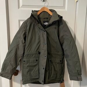 The North Face Reign On Down Parka in New Taupe Green